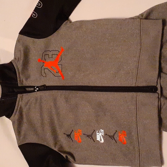 Nike Air Jordan Infant Tracksuit| 12M | Black,Grey,Red,White - Picture 2 of 10